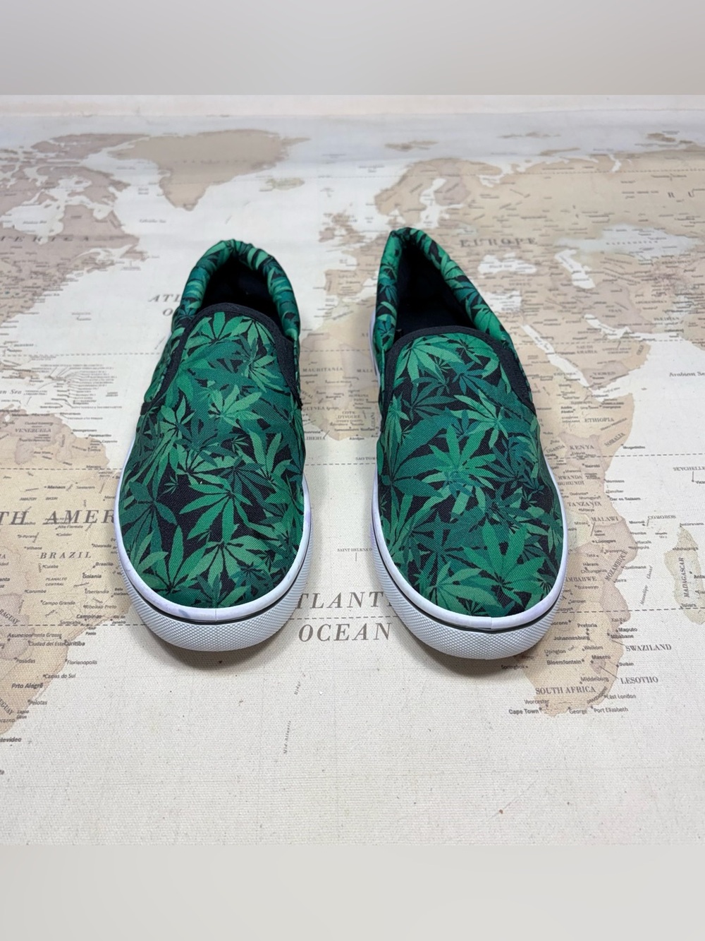 Men’s Sz10 Rue 21 Slip On Sneakers Cannabis Hemp Sweet Leaf Theme Soft Canvas